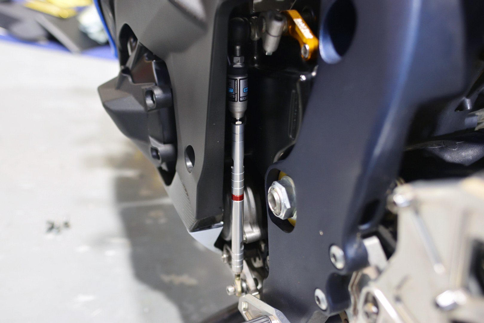 [No.14] SUZUKI GSX-R1000 2012-2016 Translogic製クイックシフター 取付