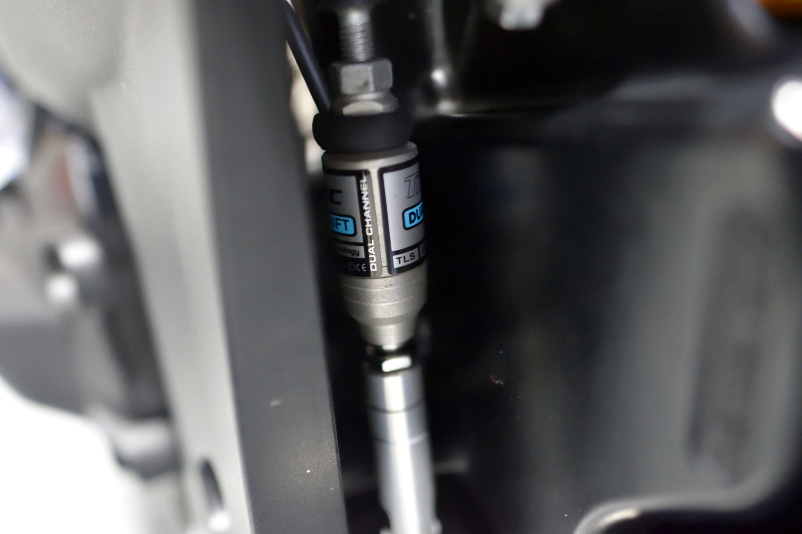 [No.14] SUZUKI GSX-R1000 2012-2016 Translogic製クイックシフター 取付