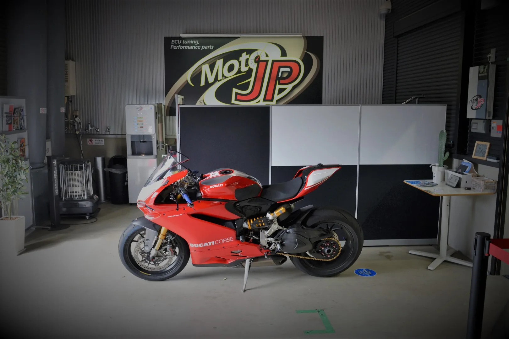 DUCATI Panigale R