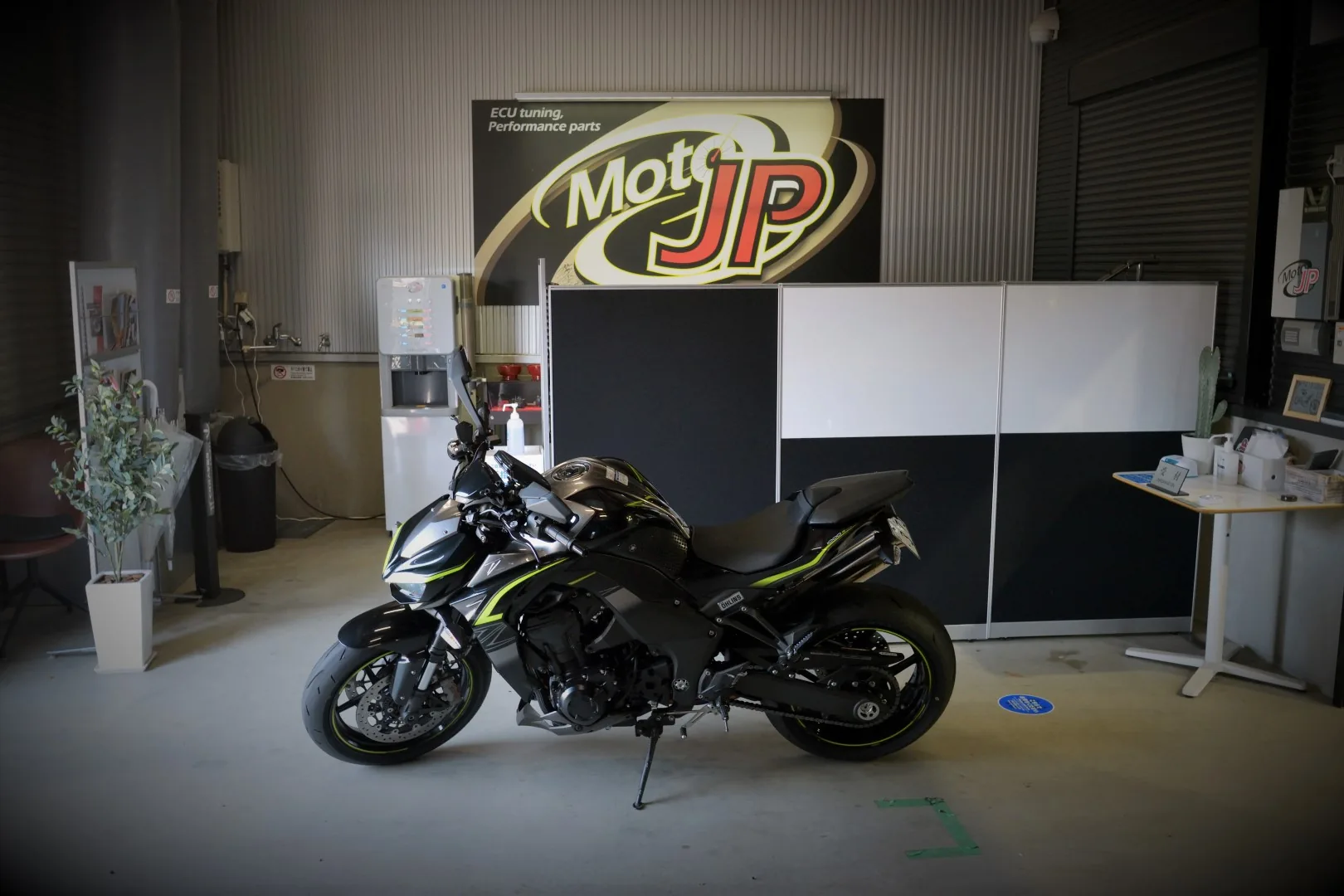 KAWASAKI Z1000 (R Edition)
