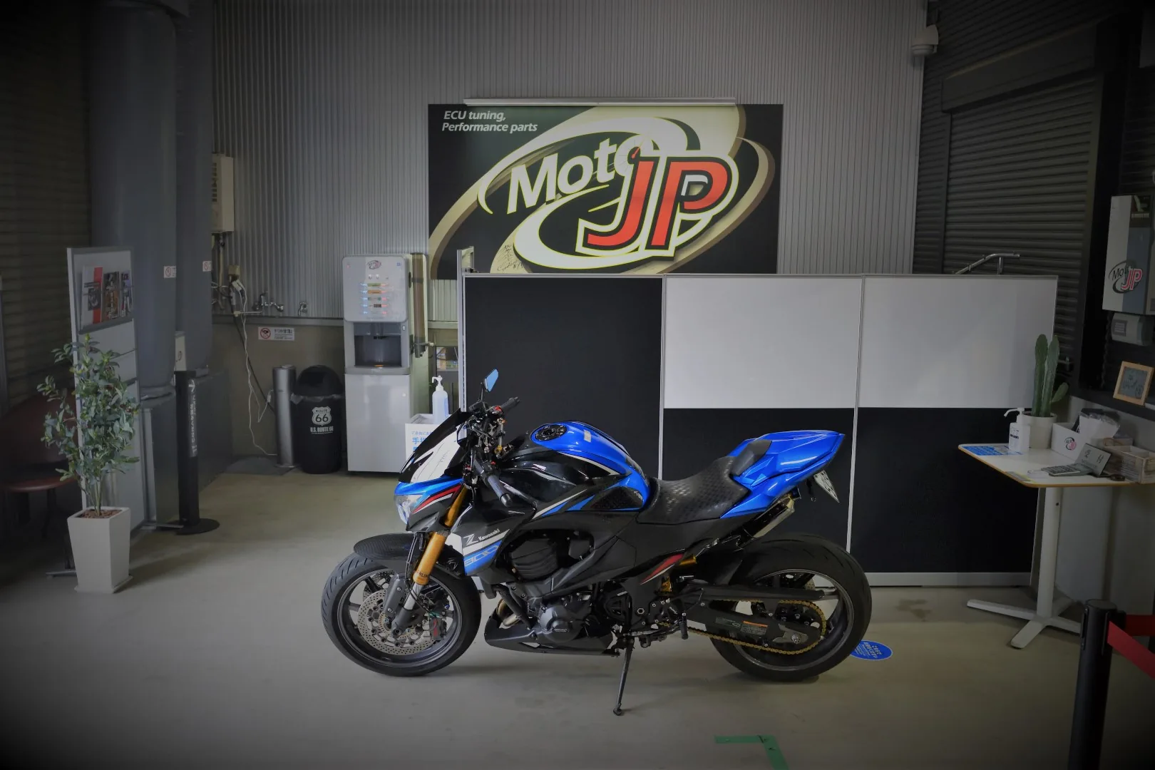 KAWASAKI Z800
