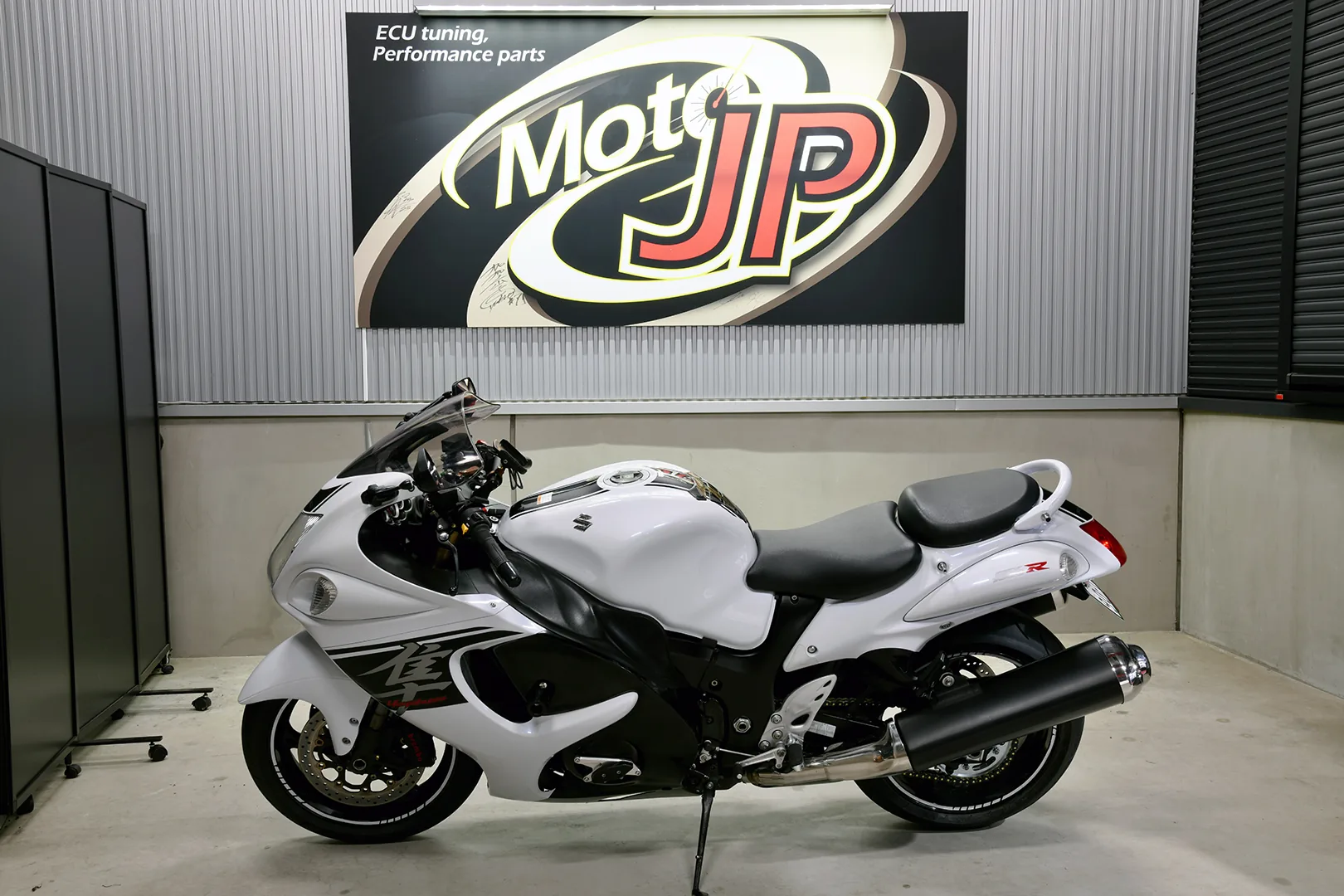 SUZUKI GSX-1300R (Hayabusa)