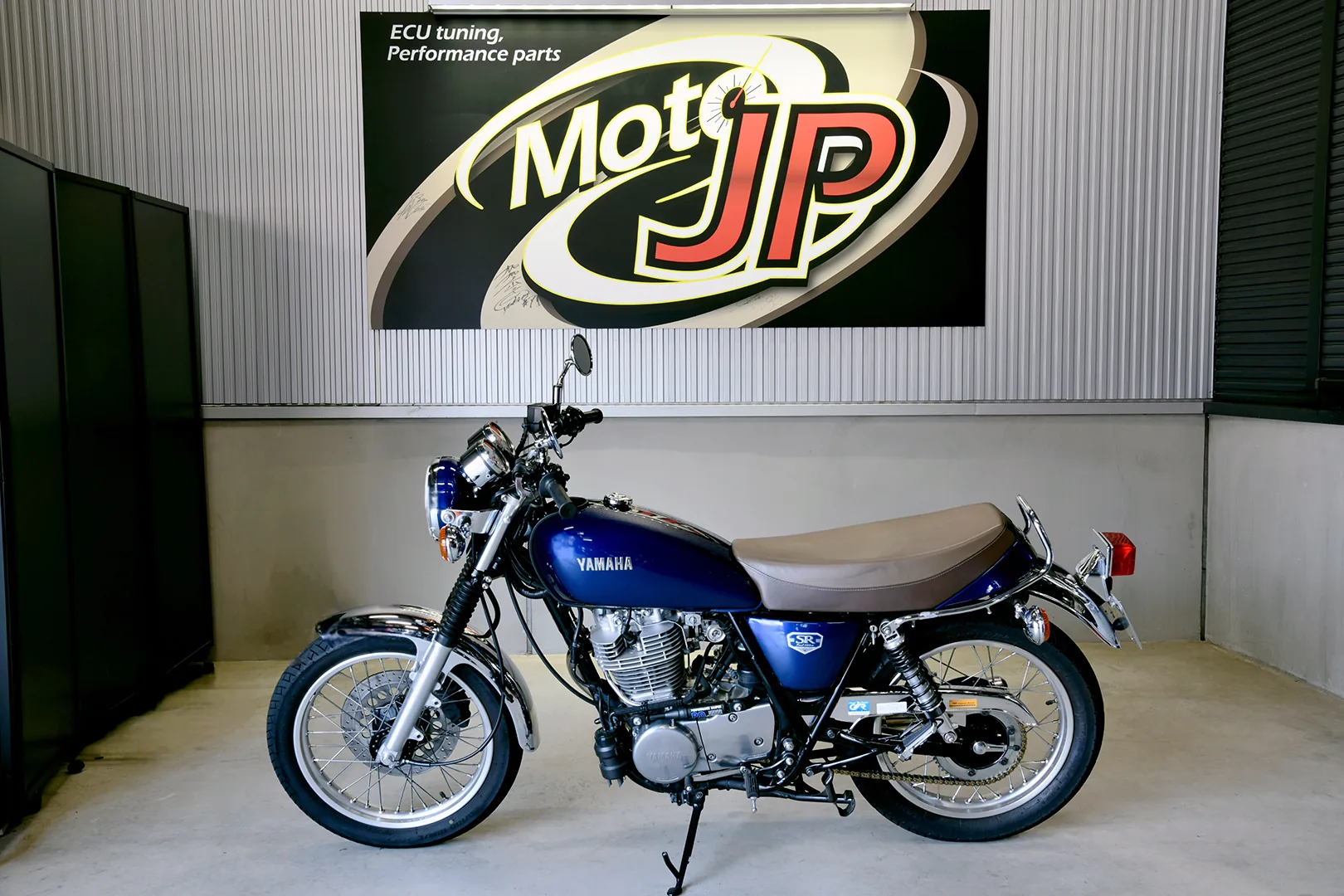 YAMAHA SR400
