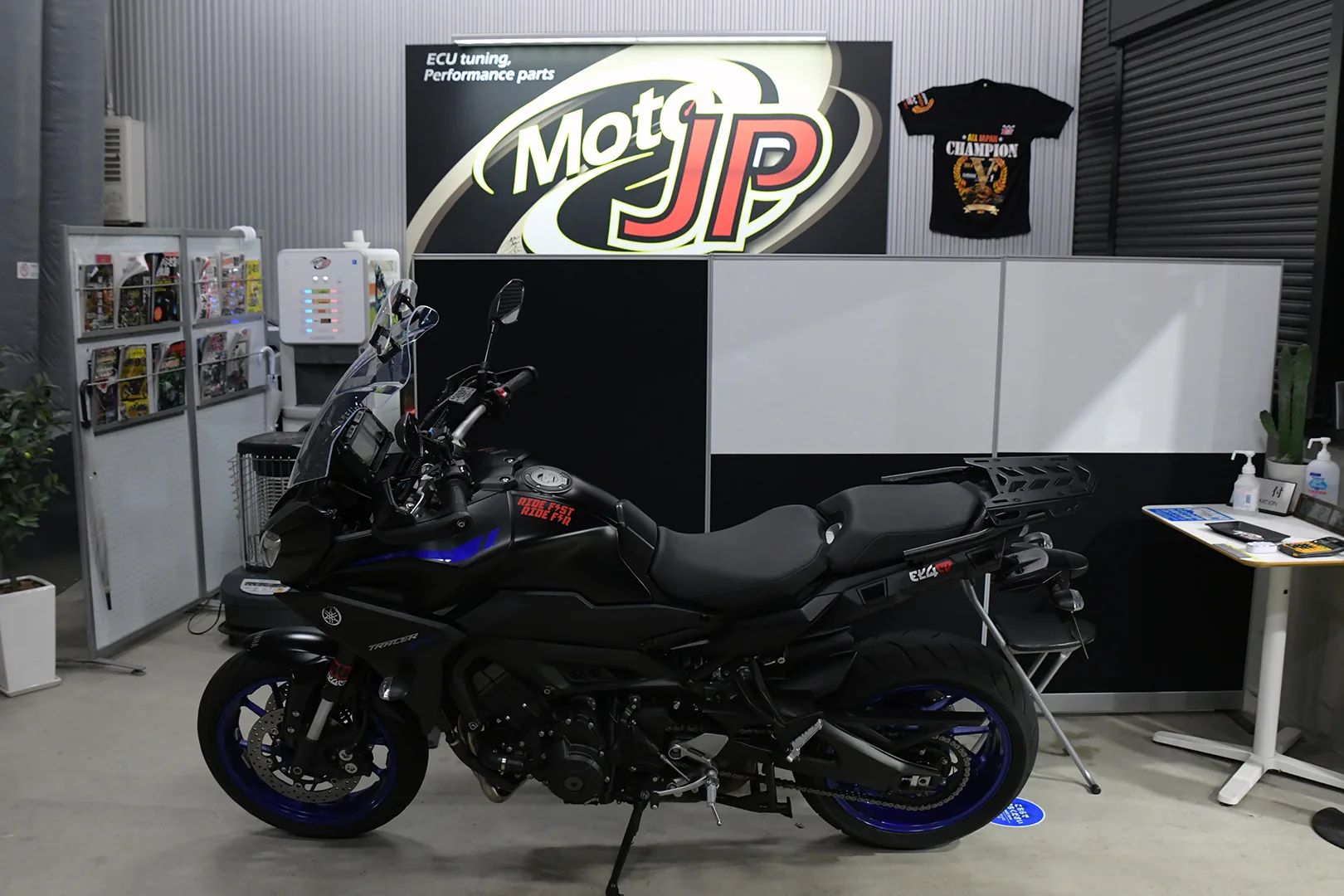 YAMAHA TRACER900