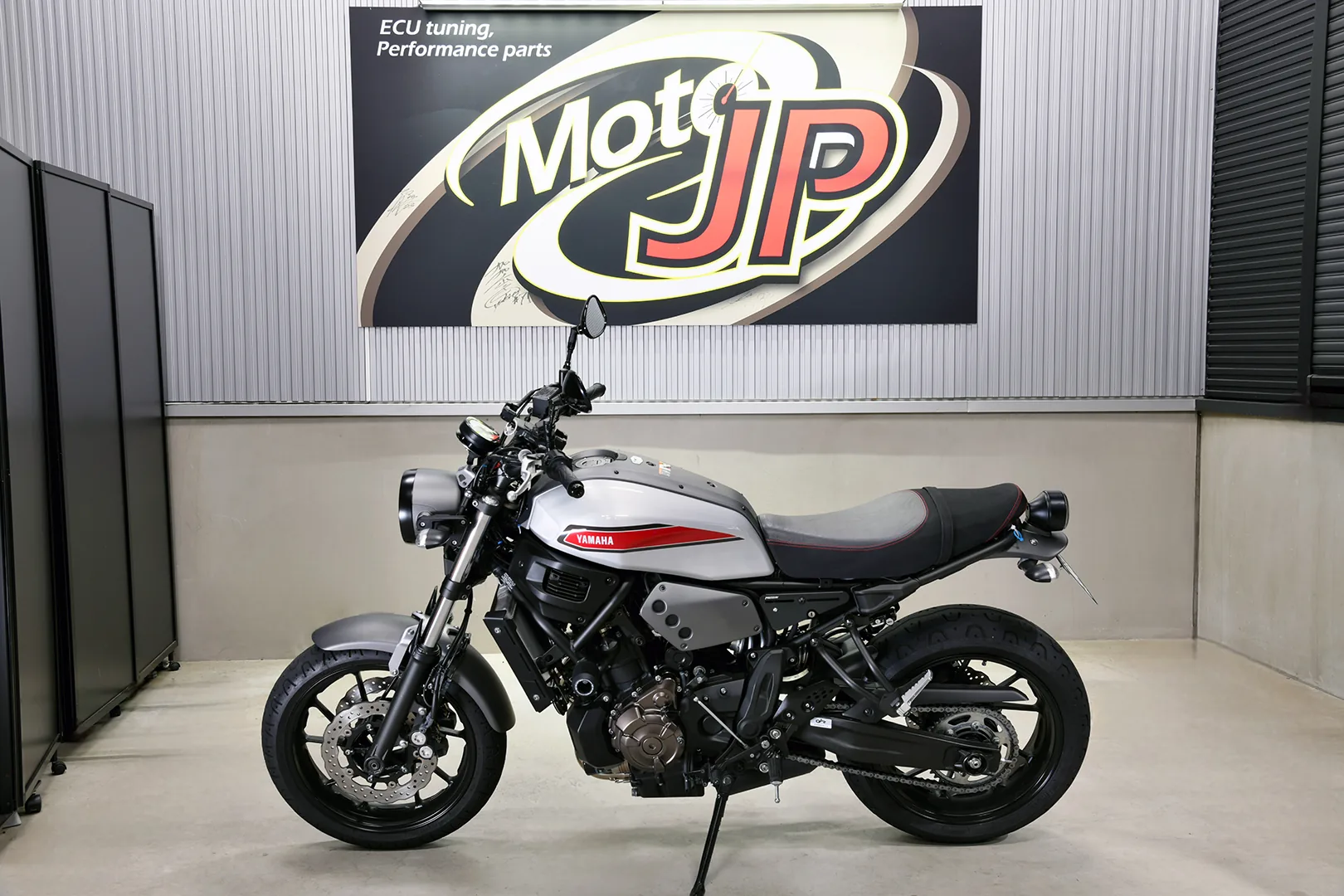 YAMAHA XSR700
