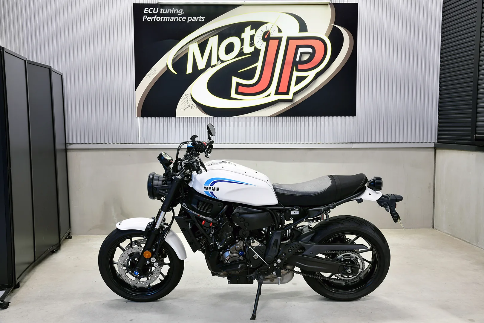 YAMAHA XSR700