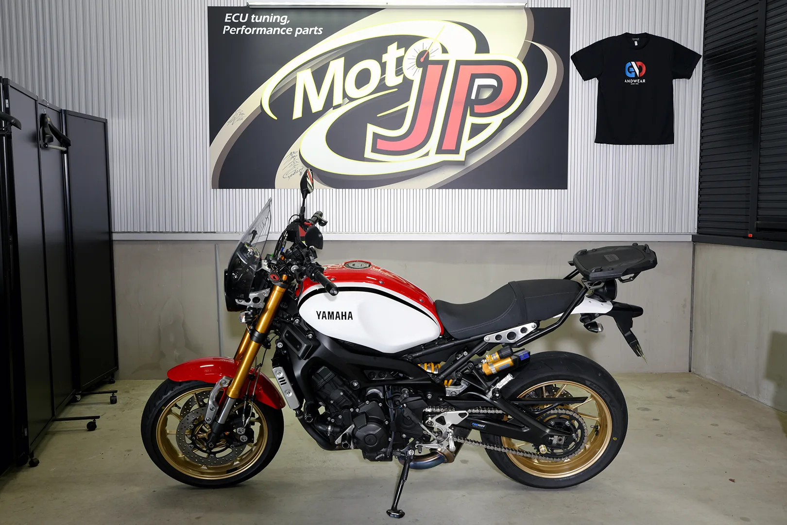YAMAHA XSR900