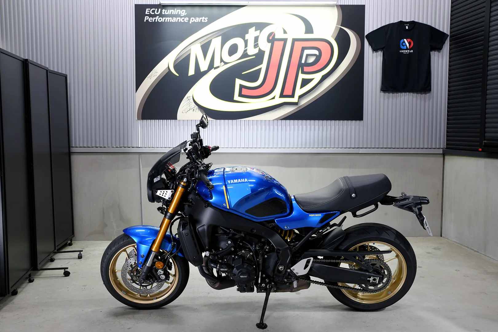 YAMAHA XSR900