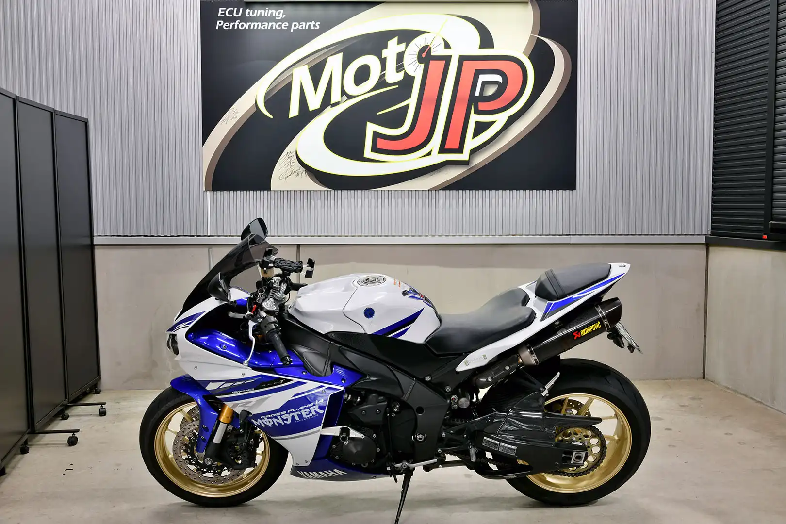 YAMAHA YZF-R1
