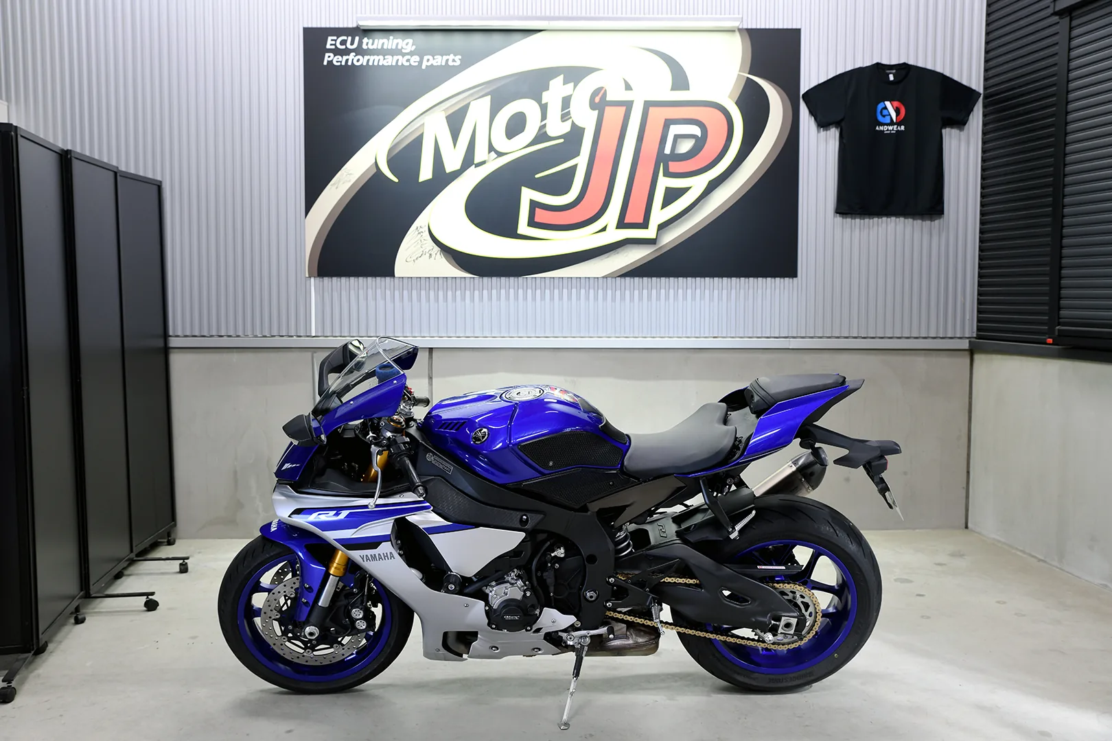 YAMAHA YZF-R1