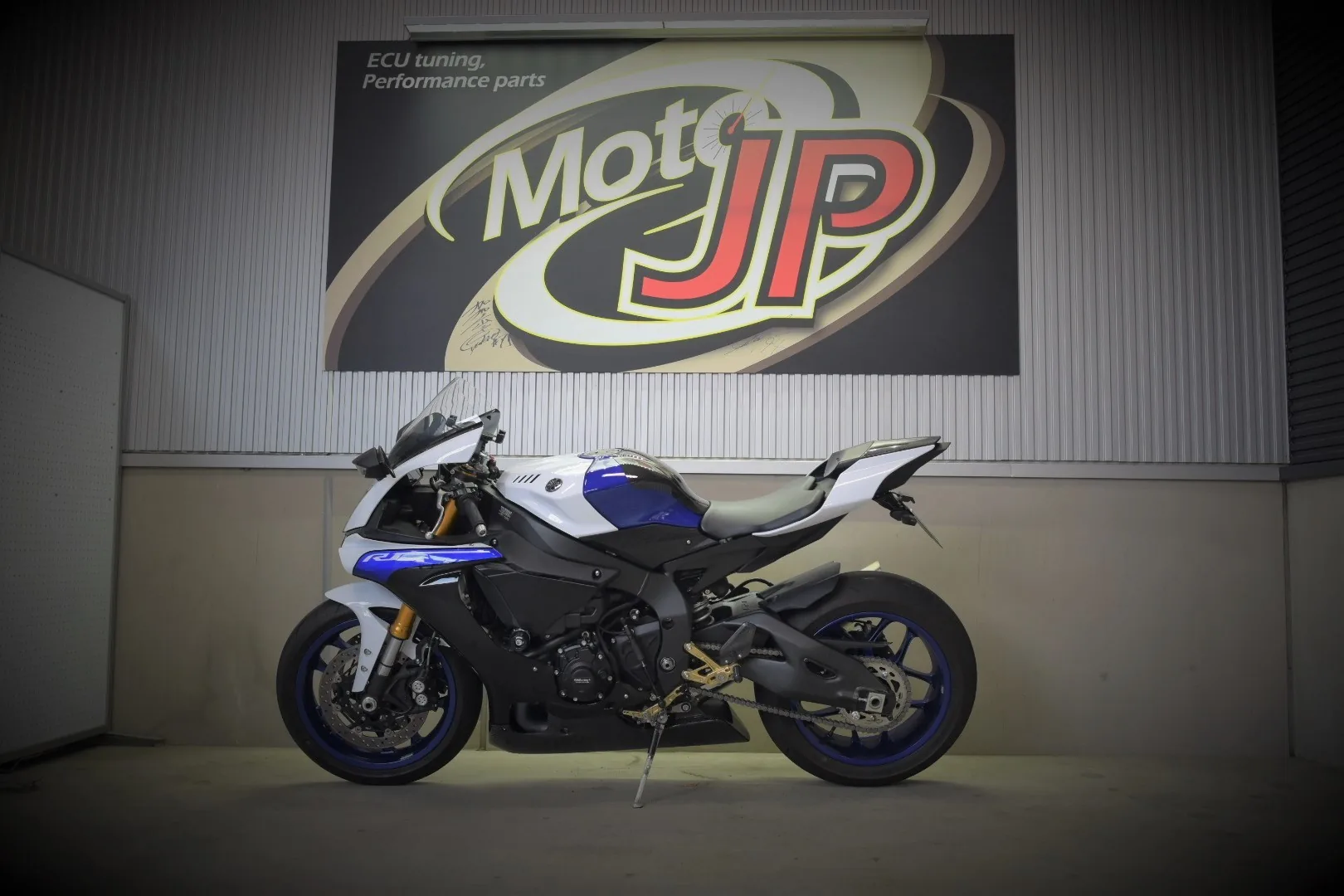 YAMAHA YZF-R1