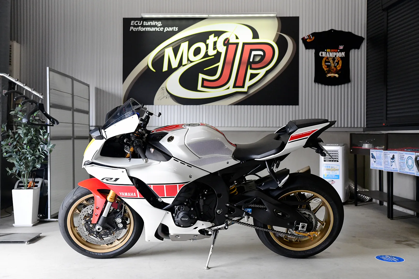 YAMAHA YZF-R1