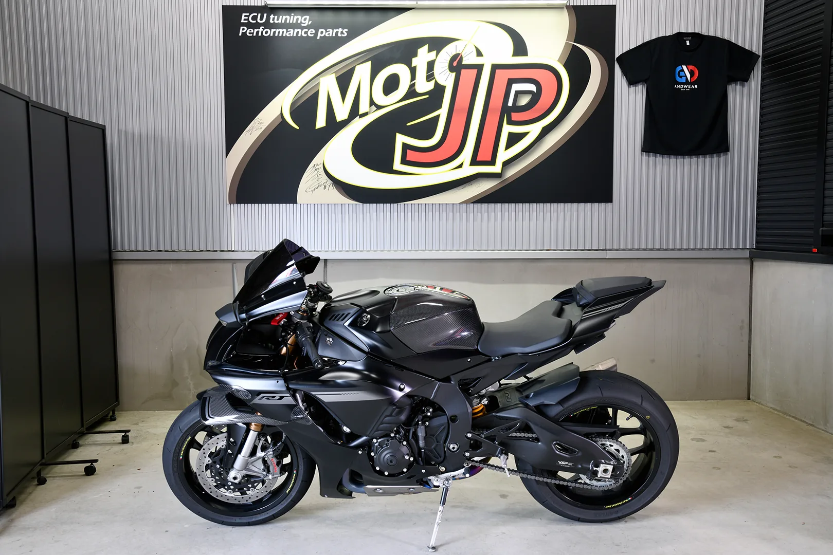 YAMAHA YZF-R1