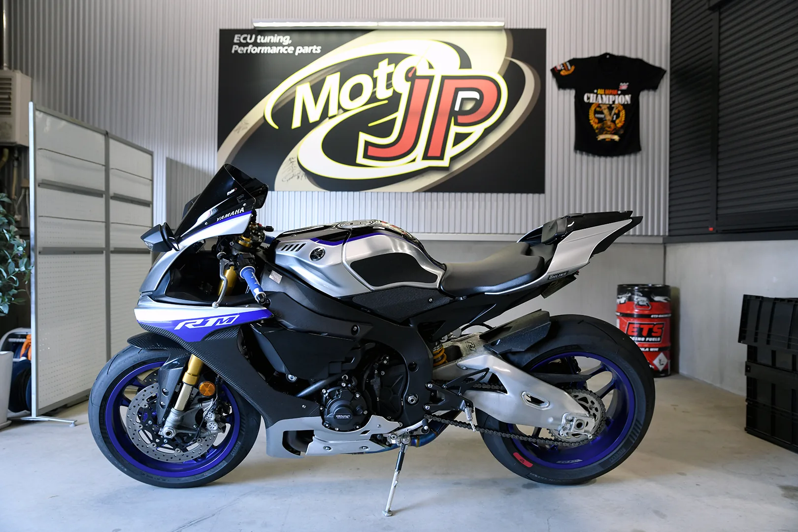 YAMAHA YZF-R1M