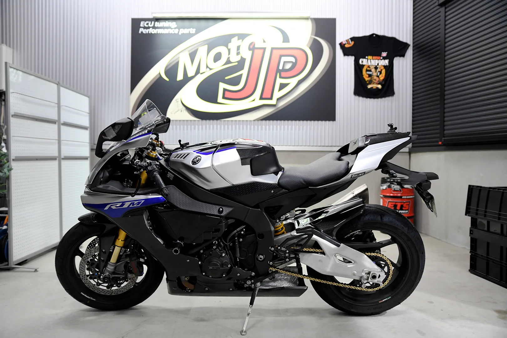 YAMAHA YZF-R1M