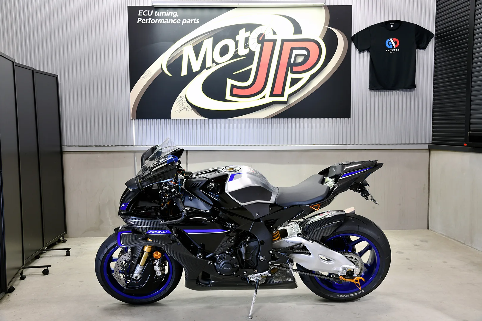 YAMAHA YZF-R1M
