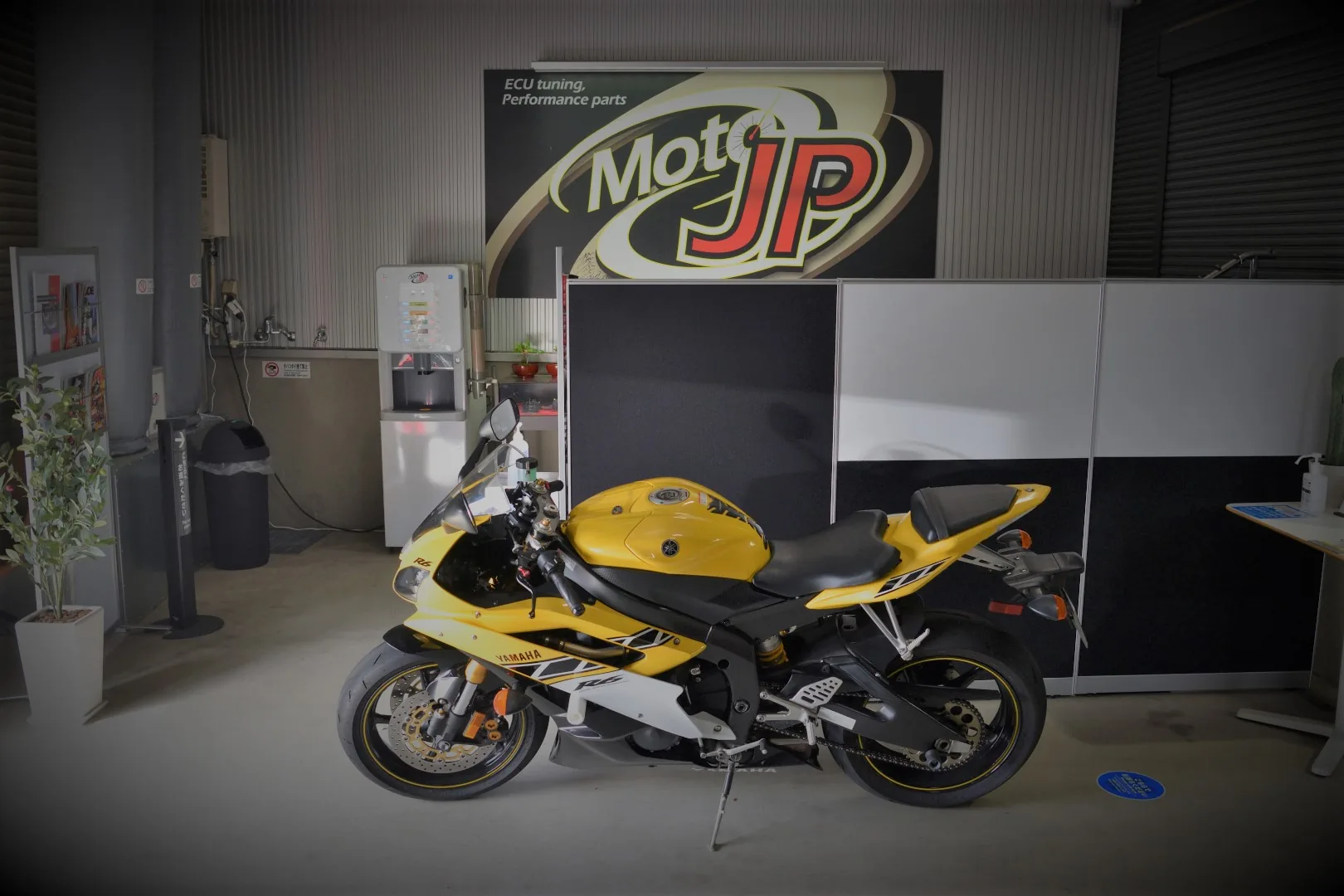 YAMAHA YZF-R6